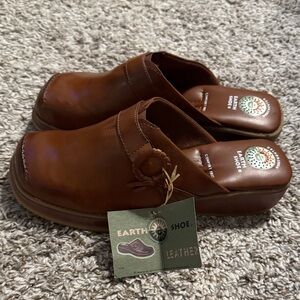 Earth Shoe Women's Brown Leather Clogs